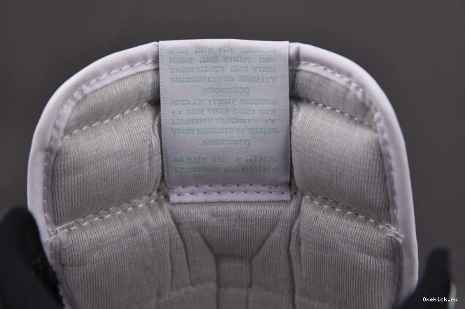 One Kick 861428-100 Igloo High Retro 1 Jordan 0810